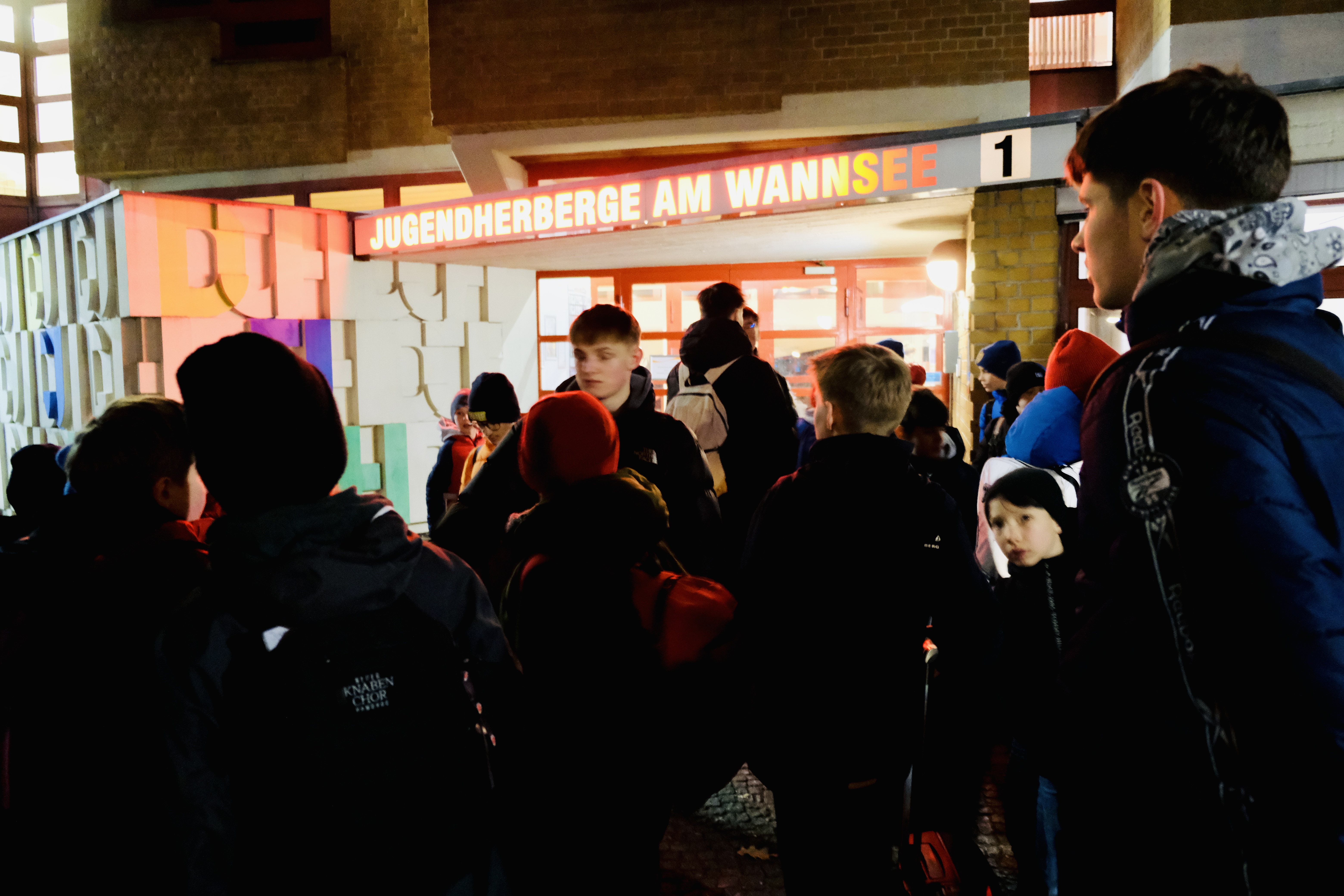 Vor der Jugendherberge