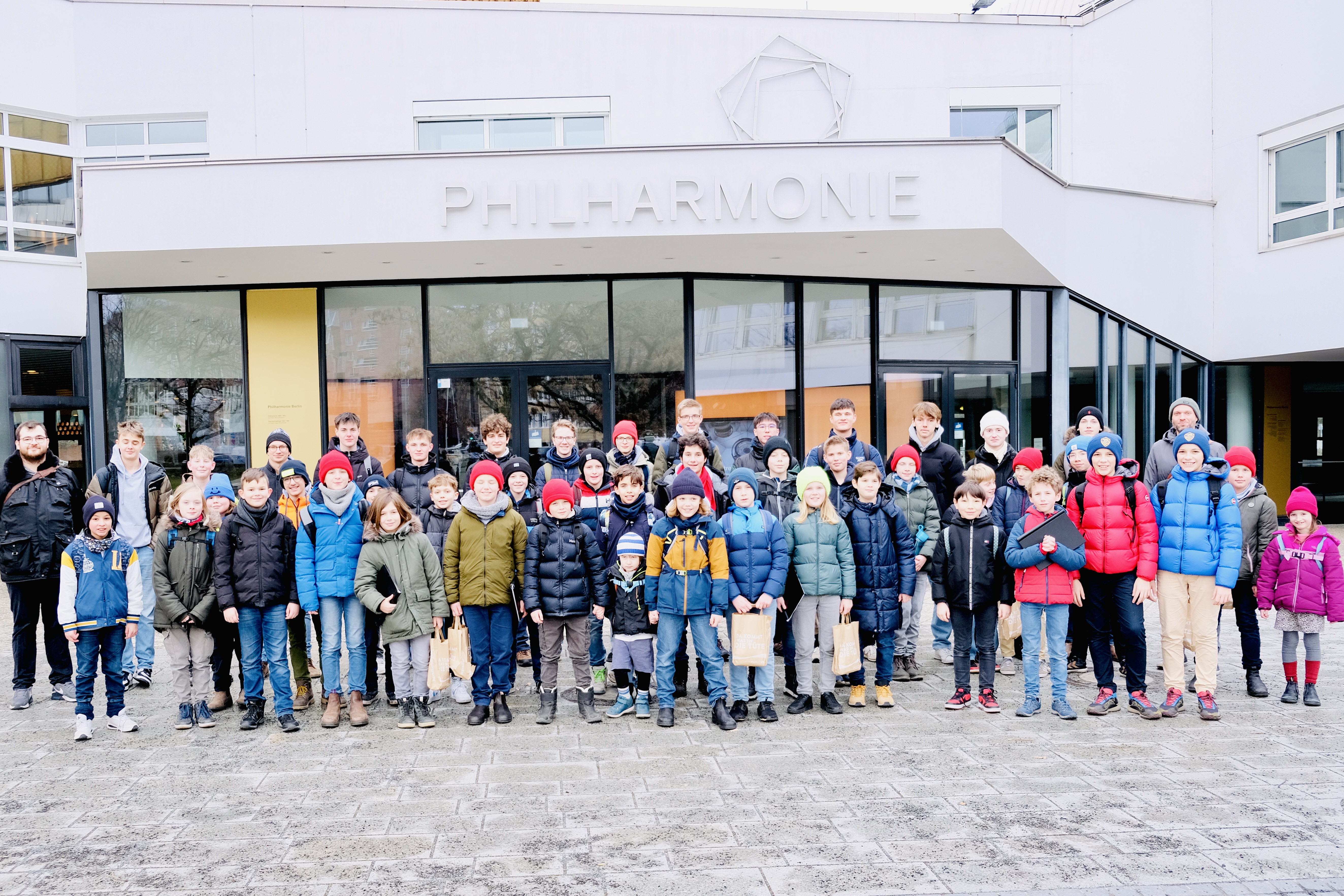 Vor der Philharmonie
